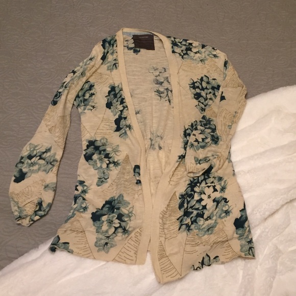 Anthropologie Sweaters - XS Anthropologie floral cardigan with gold accents
